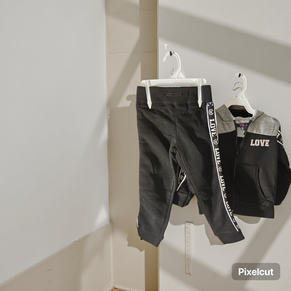 NWOT Size 4T Kids Black and Gray LOVE Matching Jogger Set